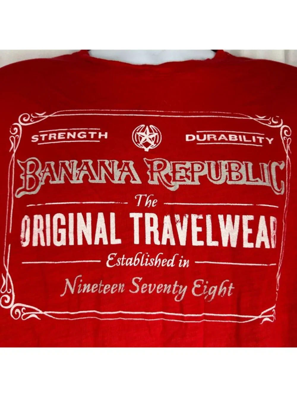 Banana Republic Mens Red Graphic Tee XL Cotton Casual Comfort Durable